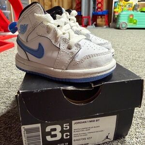Air Jordan 1 “UNC” - Toddler size 3.5! Can’t find these anywhere!!! Heat!